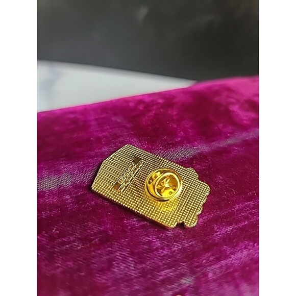 2018 US Pin - Picture 10 of 10